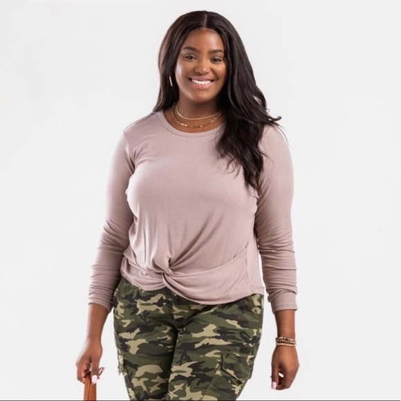 Francesca's Collections Tops - Francesca’s-Brandie Front Knot Crop